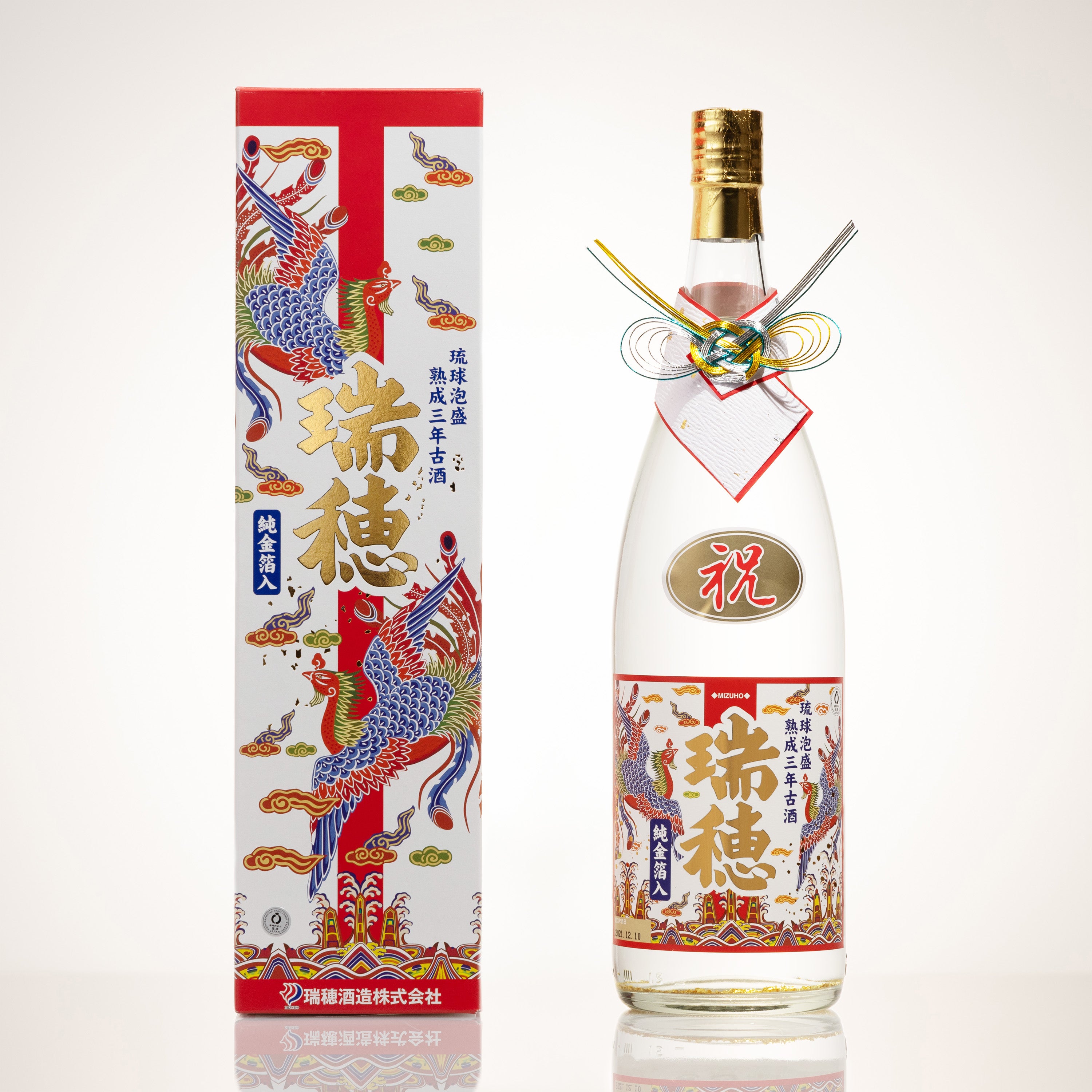 瑞穂 熟成3年古酒 純金箔入り 25度 ❘金箔が華やかさを演出
